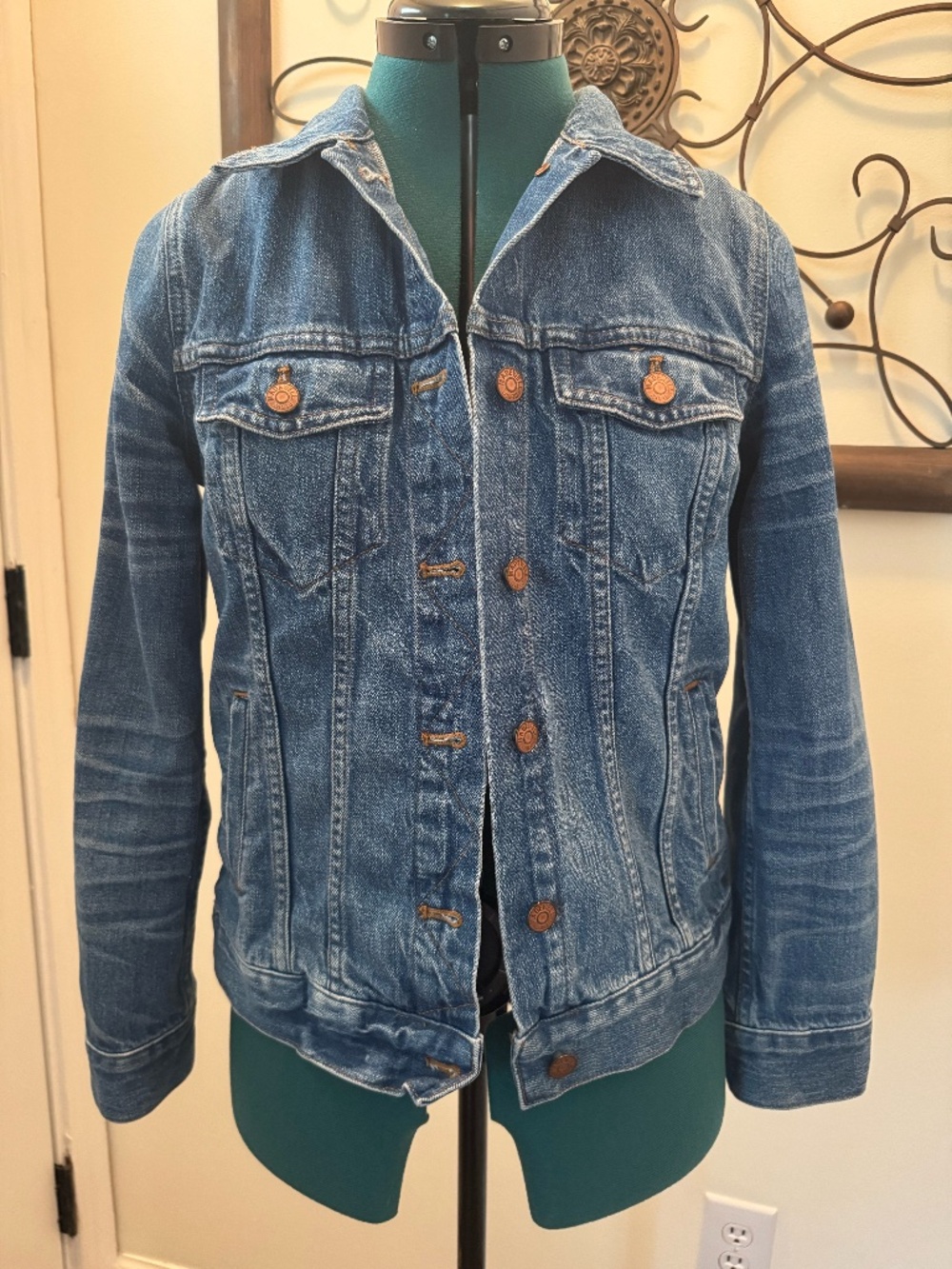 Madewell Blue Denim Trucker Jacket Size Medium - Excellent condition Sz Medium